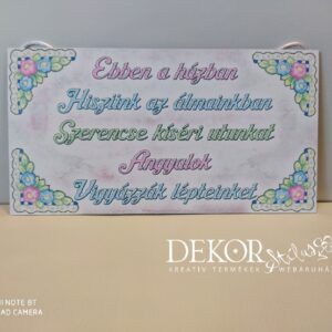"Ebben a házban..." akasztós virágos fatábla 22x12 cm