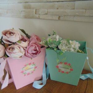 Prémium ajándék és virág doboz, Flowers feliratú, menta színben,ma.:18cm,16*16cm