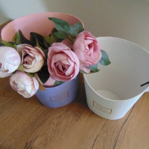 Virág és ajándék doboz fehér színben, ma.:22cm átm.:17cm